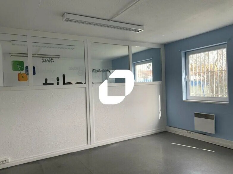 Bureau dans Grenoble à louer - Photo de l’immeuble – Image 2 sur 12