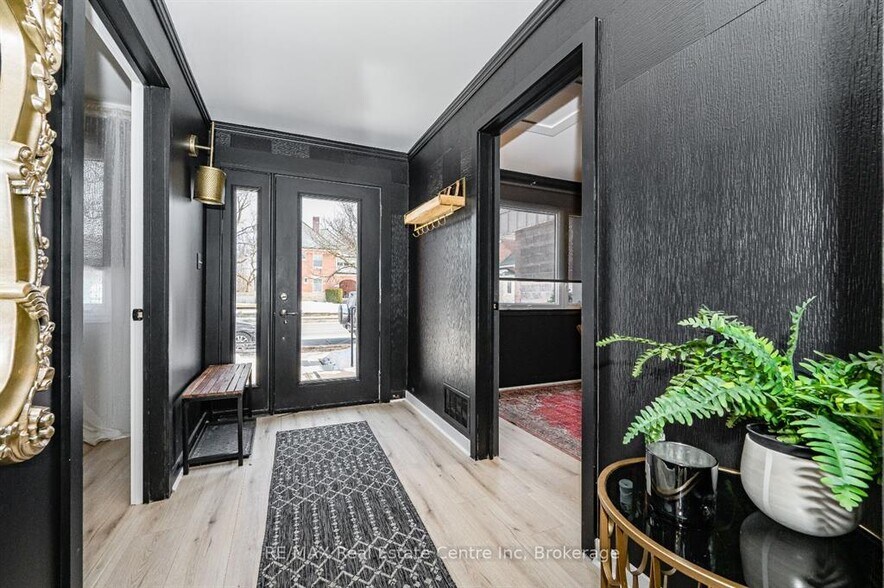 150 Main St, Erin, ON à vendre - Photo de l’immeuble – Image 3 sur 9
