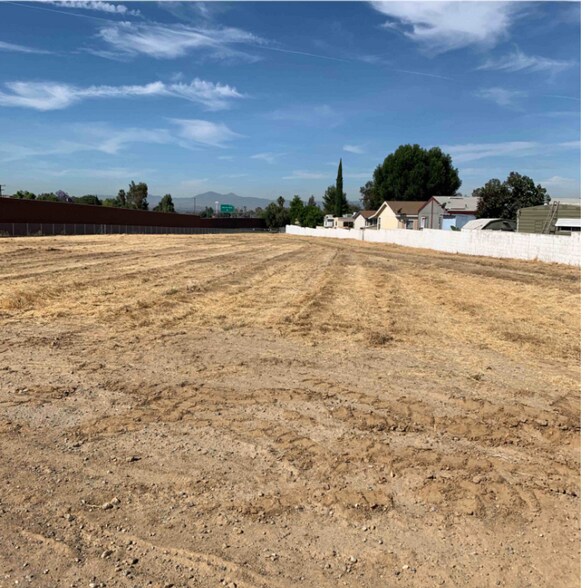 Newport Ave, Grand Terrace, CA à vendre - Photo de l’immeuble – Image 3 sur 4