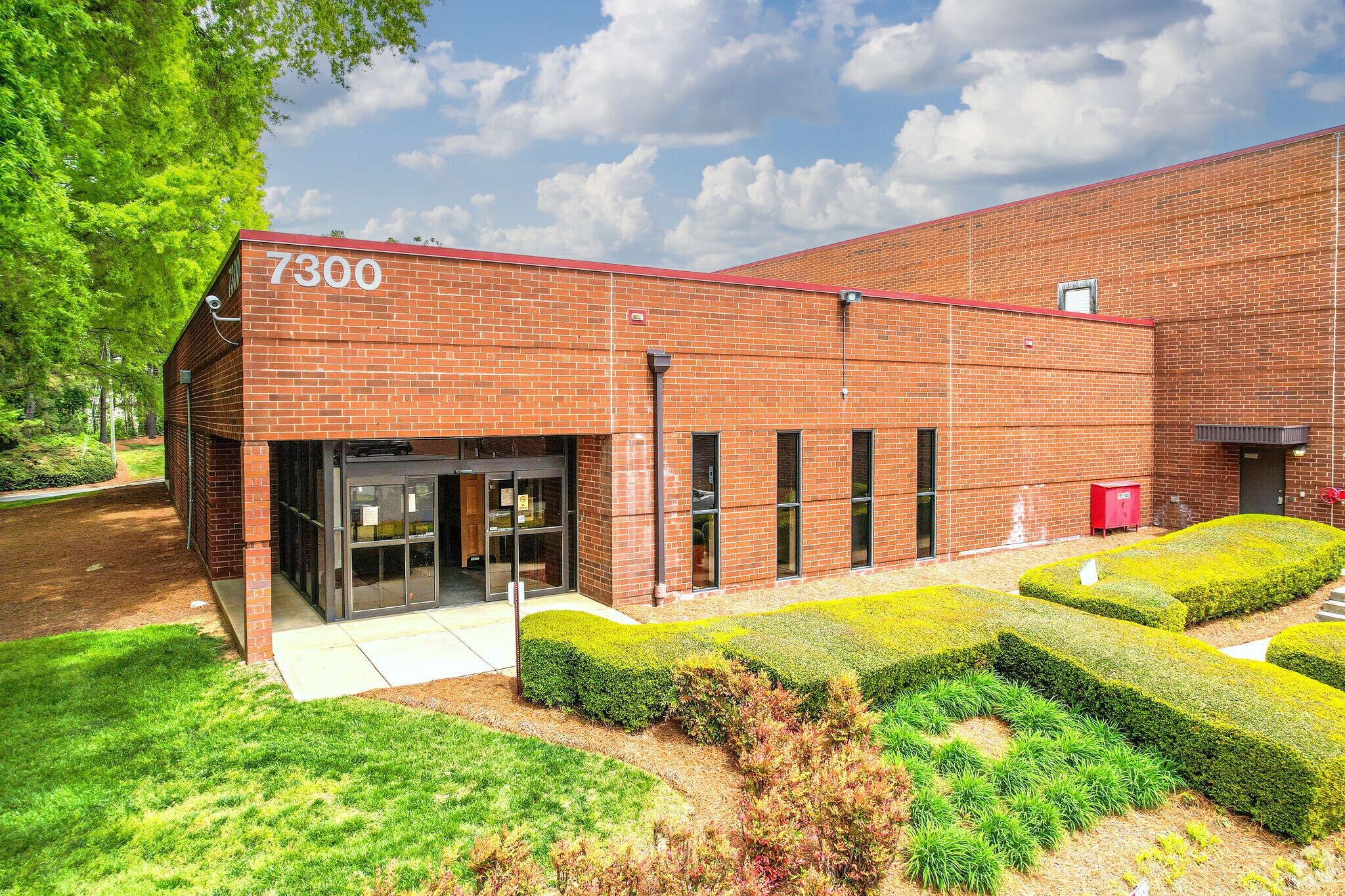 7300 Reames Rd, Charlotte, NC à louer Photo principale– Image 1 sur 13