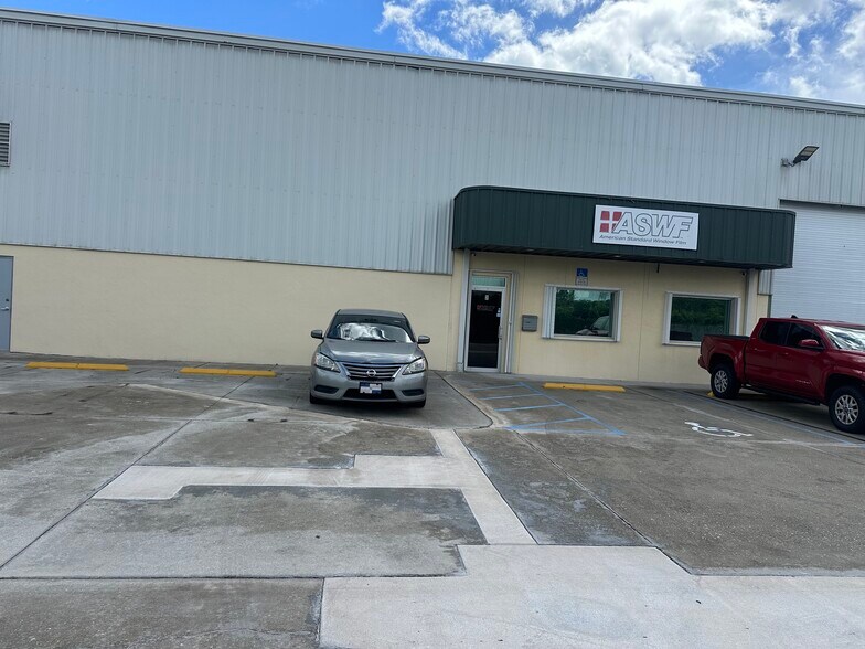 161 Commerce Rd, Boynton Beach, FL à louer - Photo de l’immeuble – Image 3 sur 17