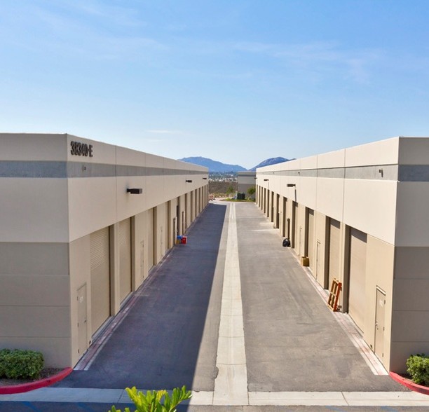38340 Innovation Ct, Murrieta, CA à louer - Photo de l’immeuble – Image 3 sur 5