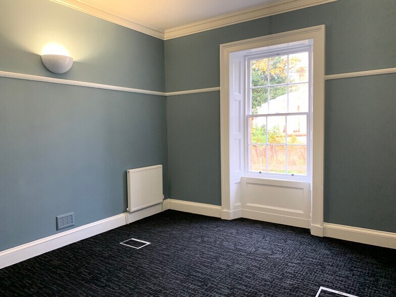 6 Miller Rd, Ayr à louer - Photo de l’immeuble – Image 2 sur 7