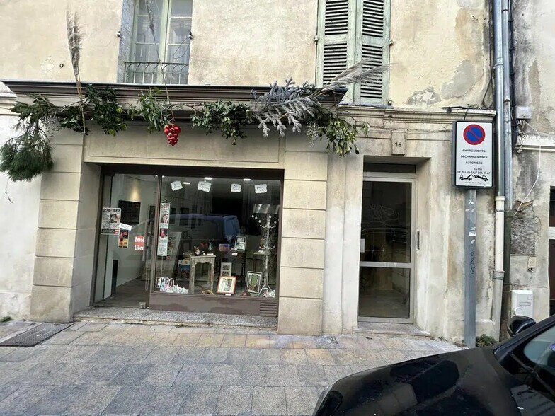 Local commercial dans Avignon à louer - Photo de l’immeuble – Image 2 sur 9