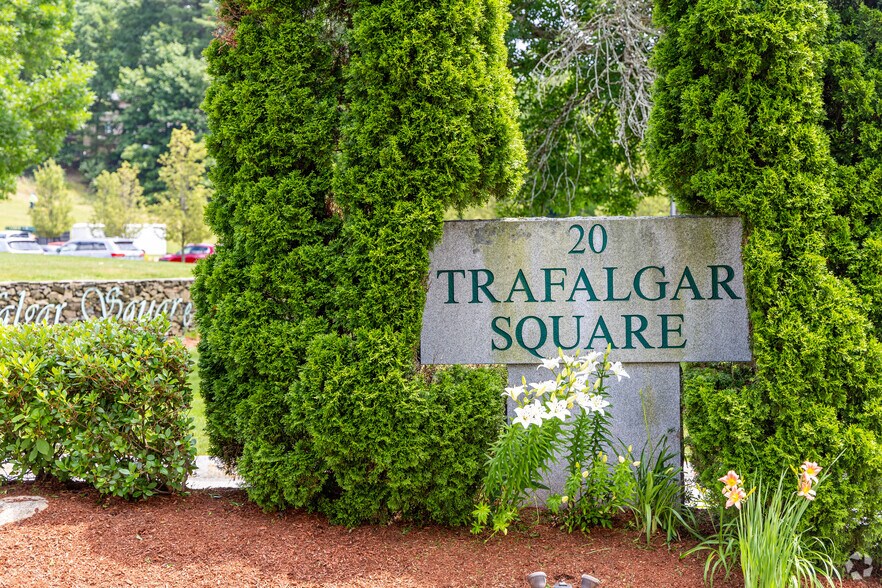 20 Trafalgar Sq, Nashua, NH à louer - Photo de l’immeuble – Image 2 sur 12
