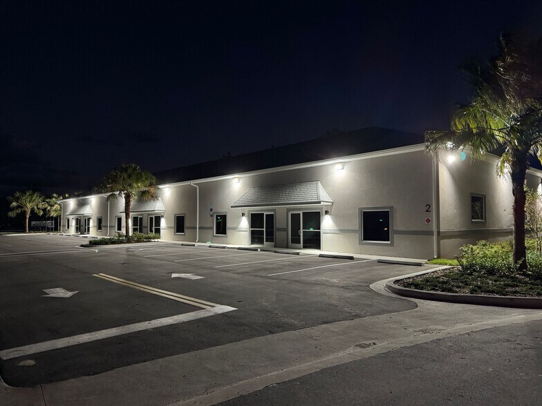 1101 Reed Canal Rd, Port Orange, FL à vendre - Photo de l’immeuble – Image 2 sur 8