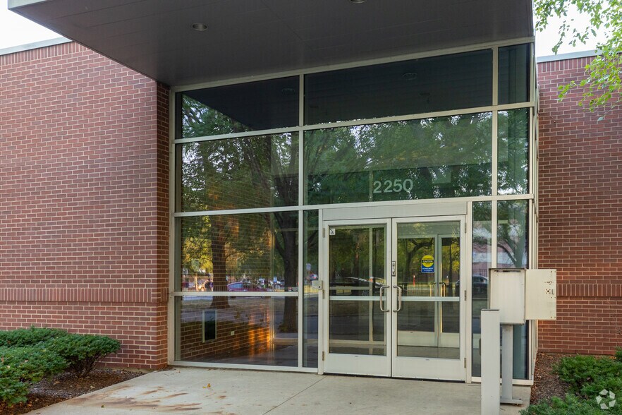 2250 W Campbell Park Dr, Chicago, IL à louer - Photo de l’immeuble – Image 2 sur 2