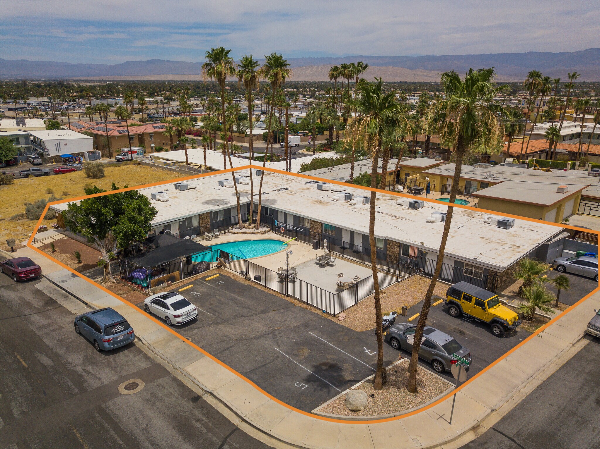 37250 Bankside Dr, Cathedral City, CA à vendre Photo de l’immeuble– Image 1 sur 15