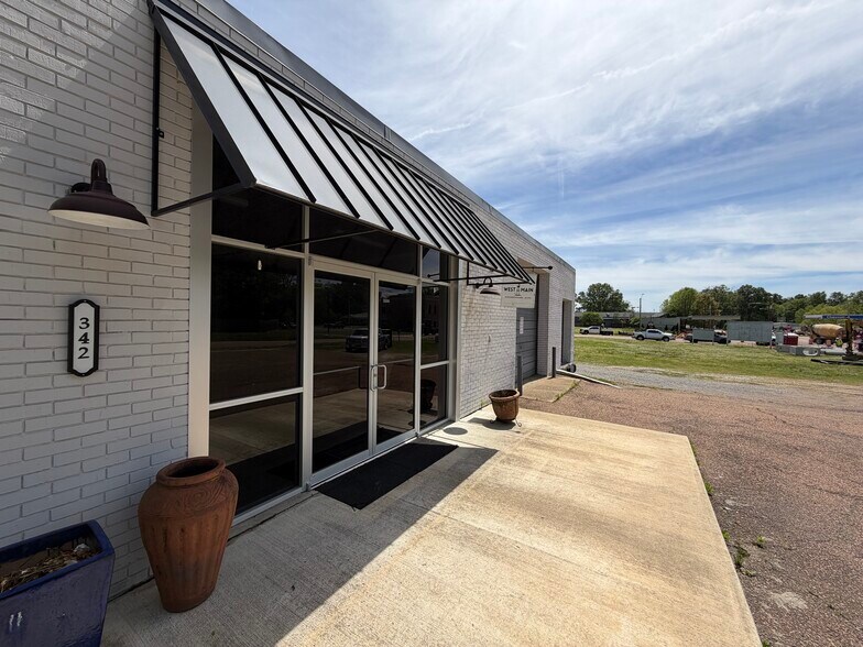 342 First St, Flora, MS à louer - Photo de l’immeuble – Image 2 sur 11