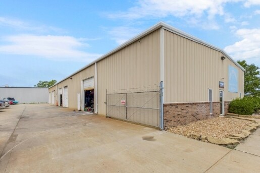 6320 NW Kelly Dr, Parkville, MO à vendre Photo principale– Image 1 sur 2