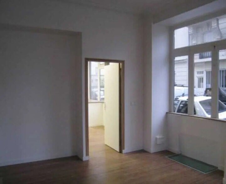 Local commercial dans Paris à louer - Photo de l’immeuble – Image 3 sur 12