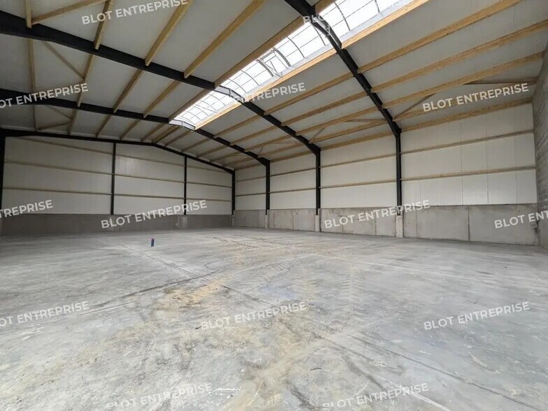 Local d'activités dans Le Loroux-Bottereau à vendre - Photo de l’immeuble – Image 2 sur 4