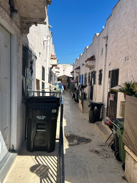 2505-2509 Malabar St, Los Angeles, CA à vendre - Photo de l’immeuble – Image 3 sur 4