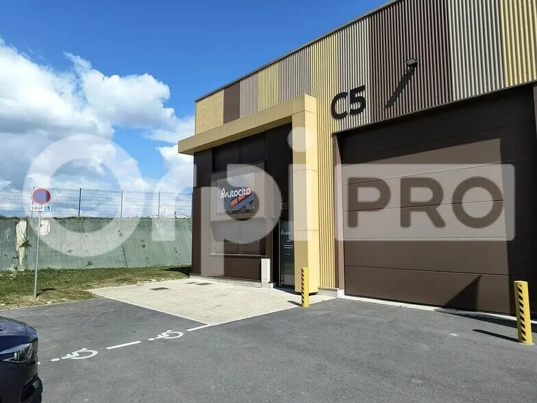 Local d’activités dans Cernay-lès-Reims à louer - Photo de l’immeuble – Image 1 sur 5