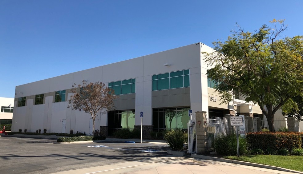1929 Mount Vernon Ave, Pomona, CA à louer - Photo de l’immeuble – Image 2 sur 5
