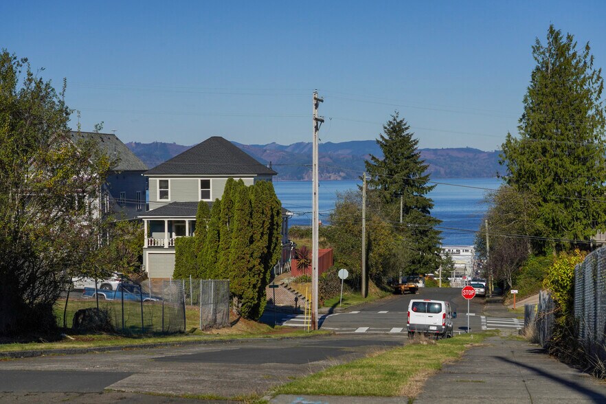 Irving Ave, Astoria, OR à vendre - Photo de l’immeuble – Image 3 sur 17