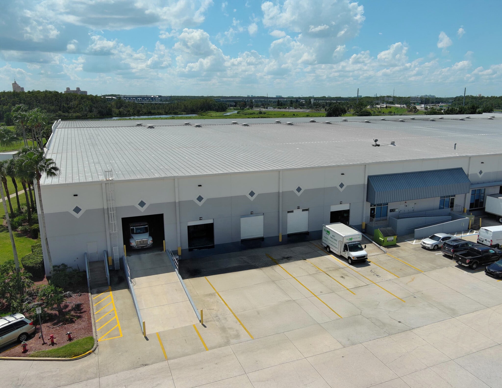 2507 Investors Row, Orlando, FL à louer Photo intérieure– Image 1 sur 10