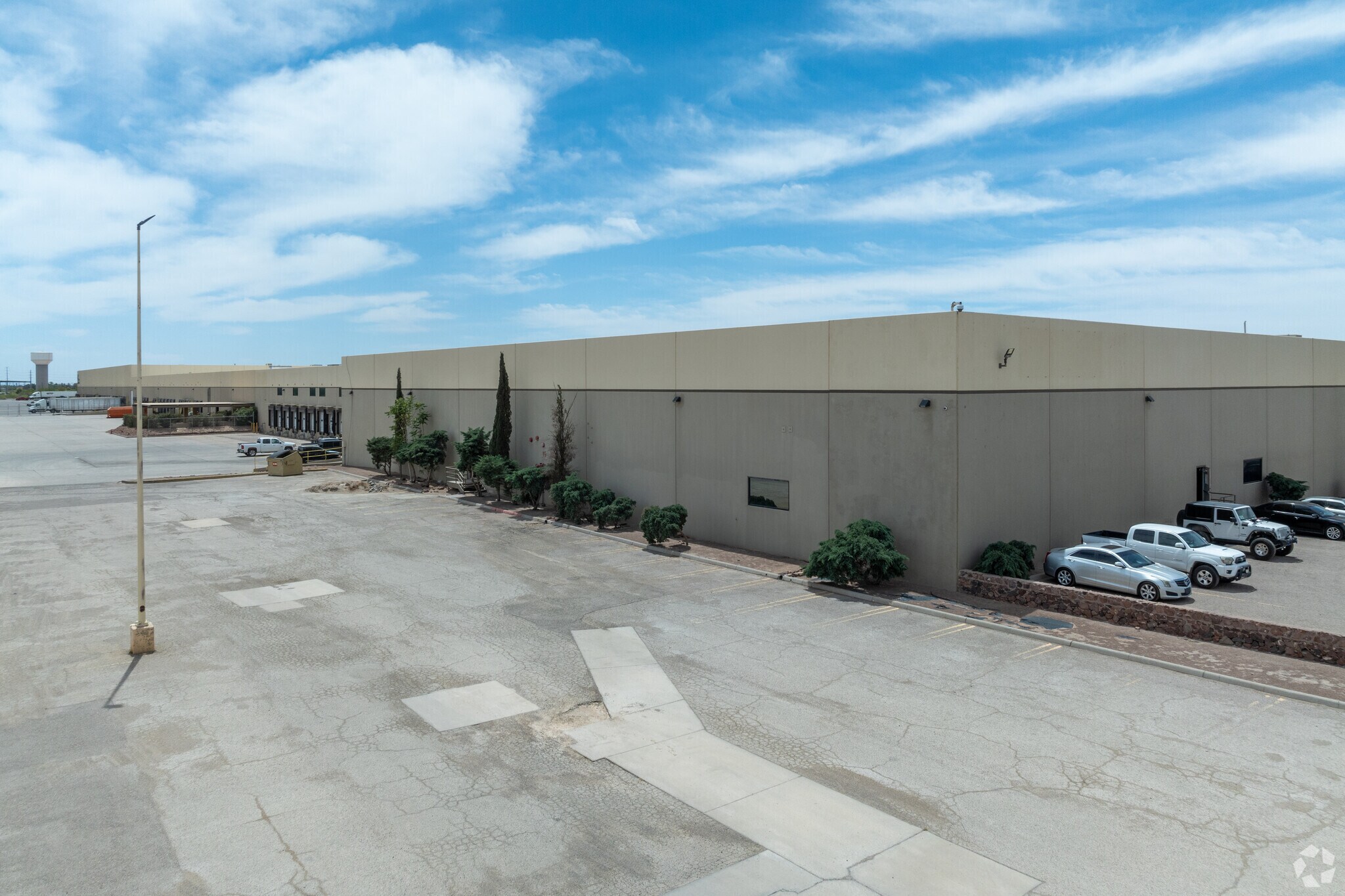 9600 Pan American, El Paso, TX à louer Photo principale– Image 1 sur 10