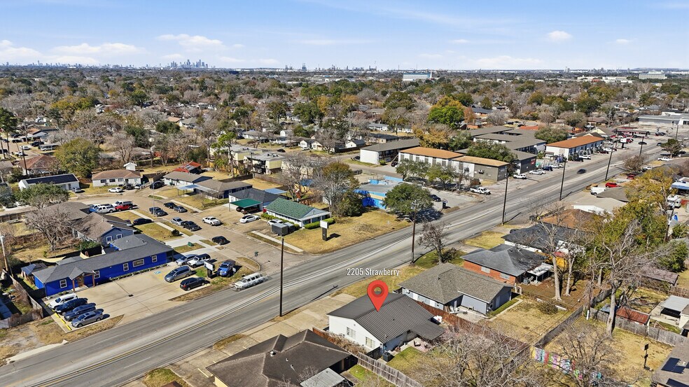 2205 Strawberry Rd, Pasadena, TX à vendre - Photo de l’immeuble – Image 2 sur 28