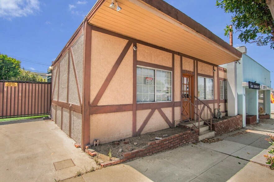 1209 N Sepulveda Blvd, Manhattan Beach, CA à louer - Photo de l’immeuble – Image 3 sur 7