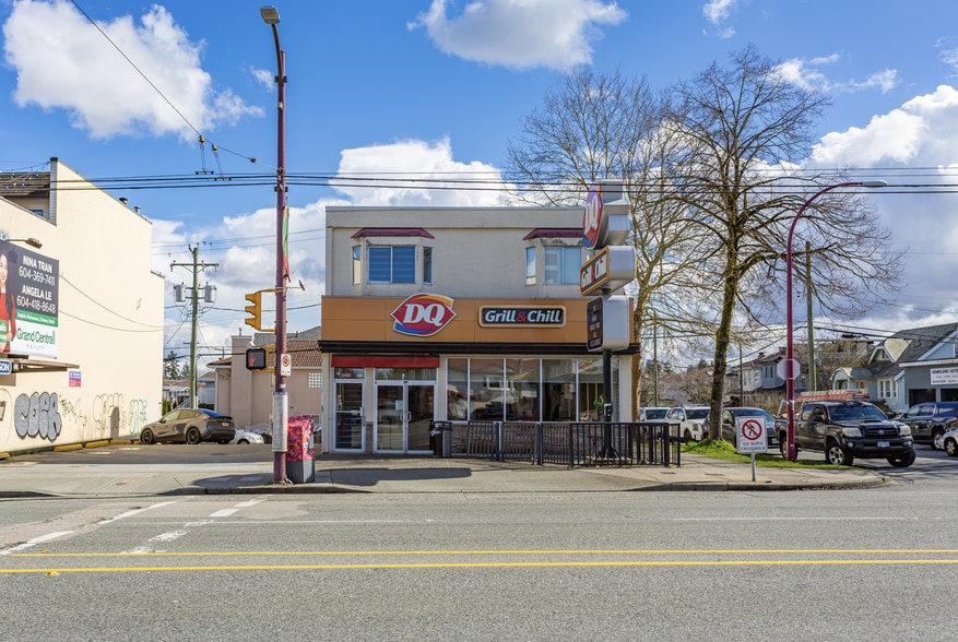 4990 Victoria Dr, Vancouver, BC à vendre - Photo de l’immeuble – Image 1 sur 8