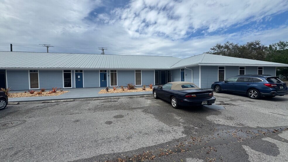1001 SE Ocean Blvd, Stuart, FL à louer - Photo de l’immeuble – Image 1 sur 18