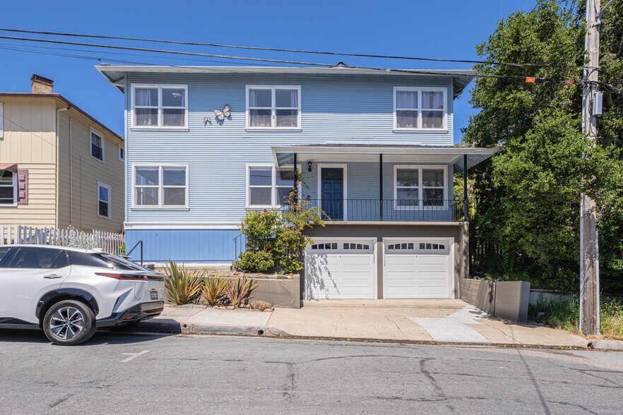 206 Cypress Ave, Pacific Grove, CA à vendre - Photo principale – Image 1 sur 39