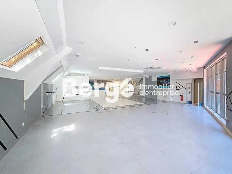 Local commercial dans Mandelieu-la-Napoule à louer - Photo intérieure – Image 2 sur 4