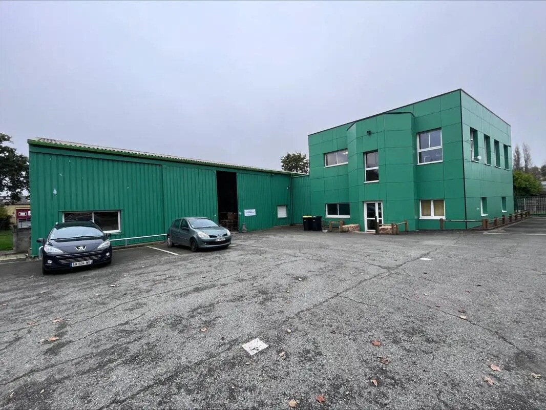 Local d’activités dans Betton à louer Photo de l’immeuble– Image 1 sur 5