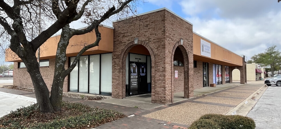 217 W Main St, Grand Prairie, TX à louer - Photo principale – Image 1 sur 11