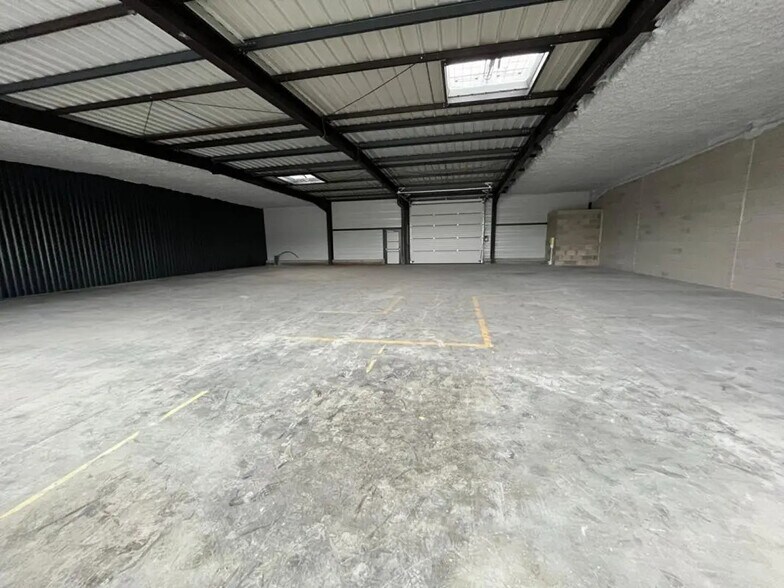 Local commercial dans Saint-Vit à louer - Photo intérieure – Image 1 sur 3