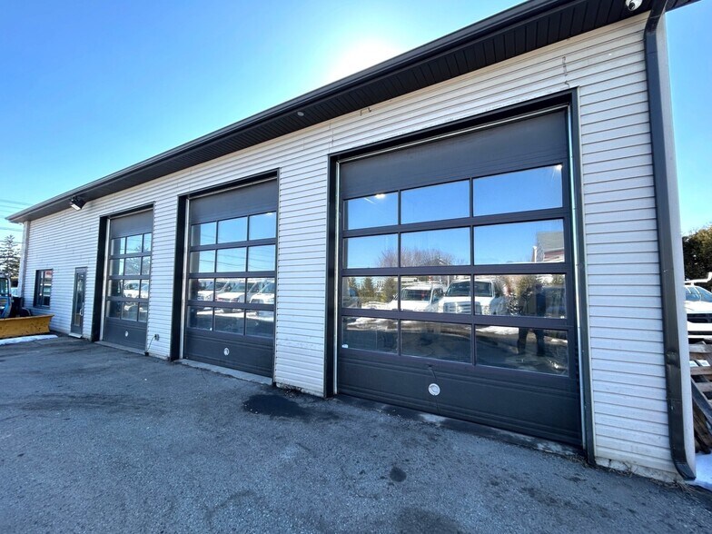3235 Ch D'oka, Sainte-Marthe-sur-le-Lac, QC à vendre - Photo de l’immeuble – Image 2 sur 5