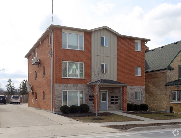 103 Courtland Ave E, Kitchener, ON à vendre - Photo principale – Image 1 sur 2