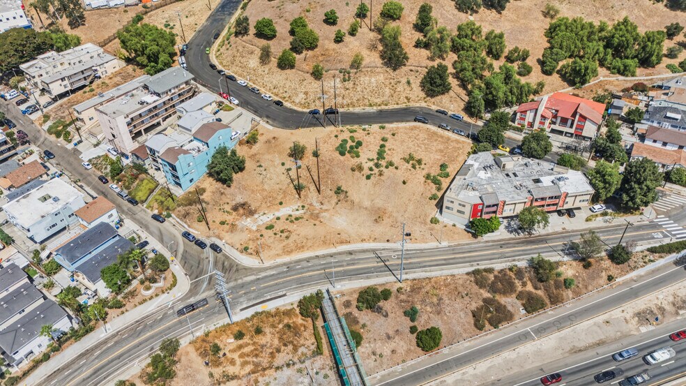626 Lookout Dr, Los Angeles, CA à vendre - Photo de l’immeuble – Image 3 sur 21