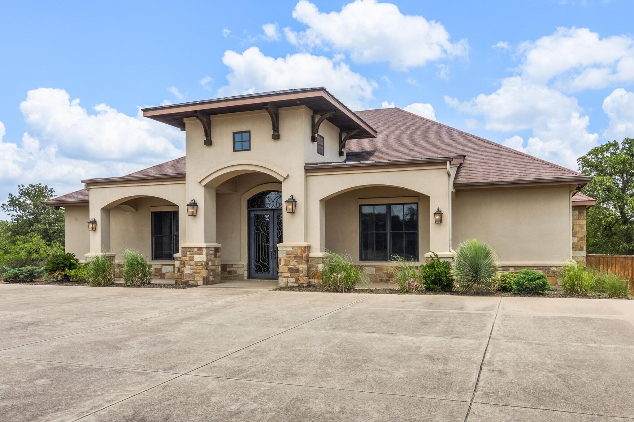 105 Applewood Dr, Cedar Creek, TX à louer Photo de l’immeuble– Image 1 sur 42
