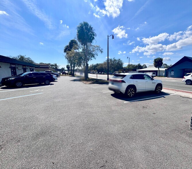 2201 S French Ave, Sanford, FL à louer - Photo de l’immeuble – Image 2 sur 6