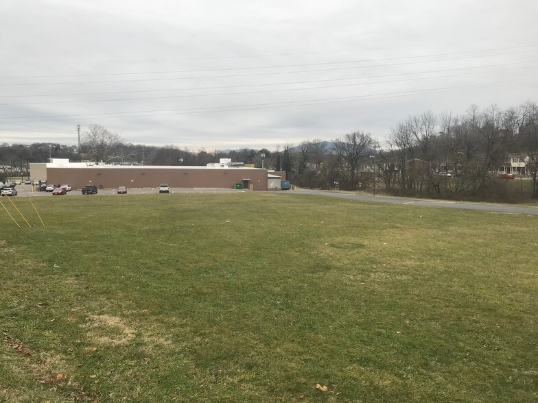 1610 Rutrough Rd, Roanoke, VA à vendre - Autre – Image 2 sur 5