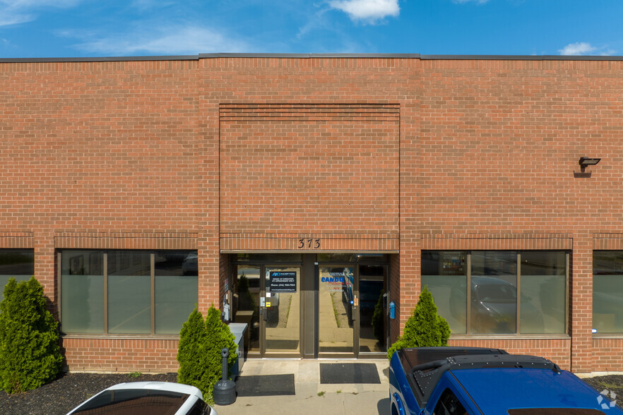 373 Wyecroft Rd, Oakville, ON à louer - Photo de l’immeuble – Image 3 sur 4