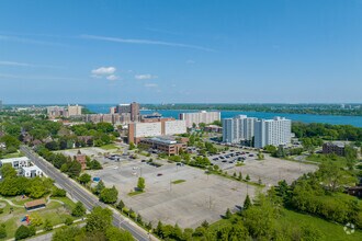 7633 E Jefferson Ave, Detroit, MI - Vue aérienne  vue de carte