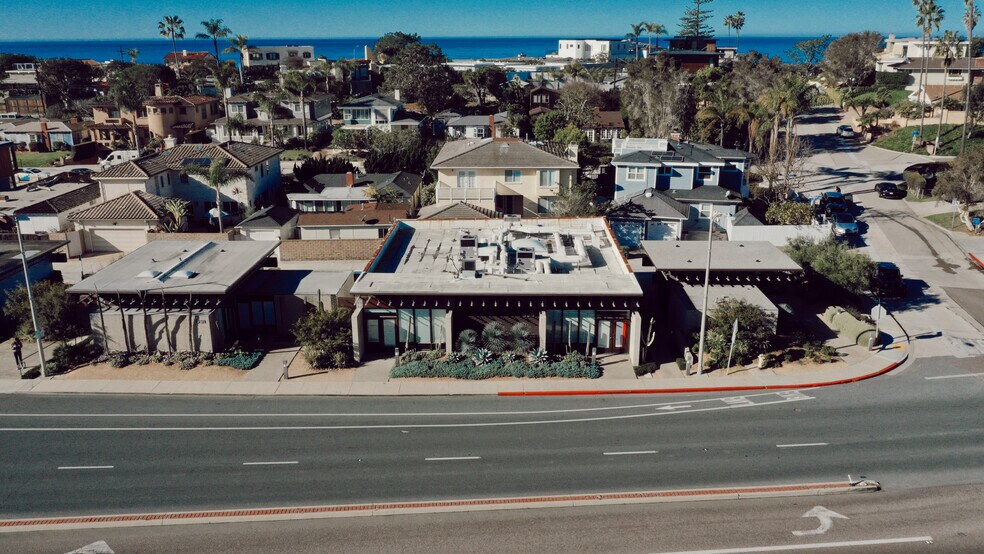 535 N Highway 101, Solana Beach, CA à louer - Photo de l’immeuble – Image 2 sur 14