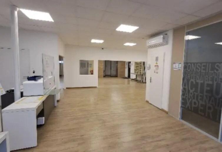 Industriel/Logistique dans Avignon à louer - Photo de l’immeuble – Image 3 sur 6