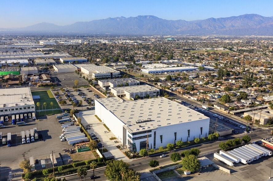 221 N Orange Ave, City of Industry, CA à louer - Photo principale – Image 1 sur 4