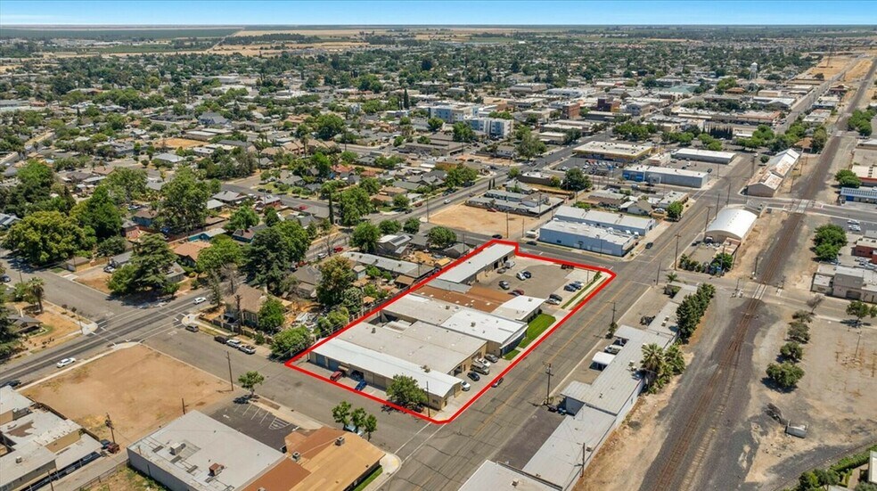 401-409 N E St, Madera, CA à vendre - Photo de l’immeuble – Image 3 sur 21