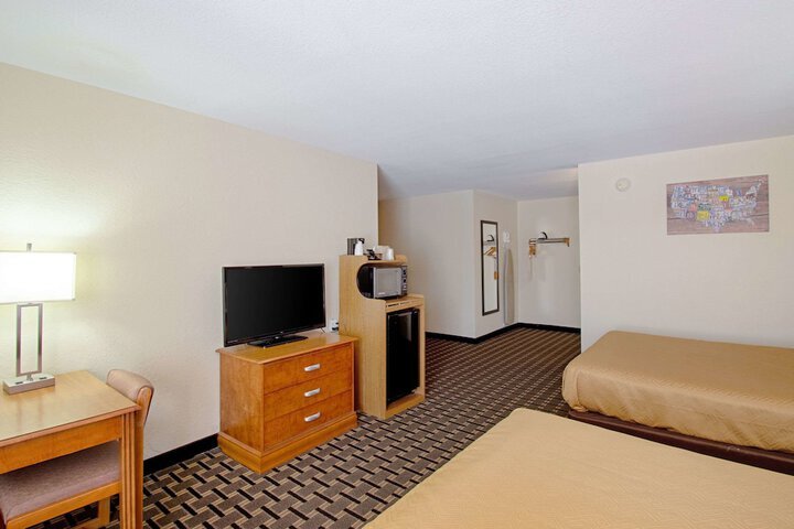 833 N Frontage Rd, Wisconsin Dells, WI à vendre - Photo intérieure – Image 3 sur 15
