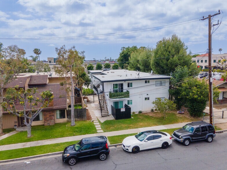1032 Bonita St, Tustin, CA à vendre - Photo de l’immeuble – Image 3 sur 17