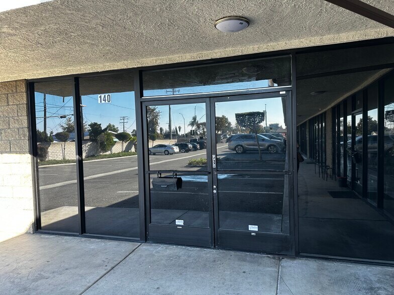 1142 N Brookhurst St, Anaheim, CA à louer - Photo de l’immeuble – Image 1 sur 12