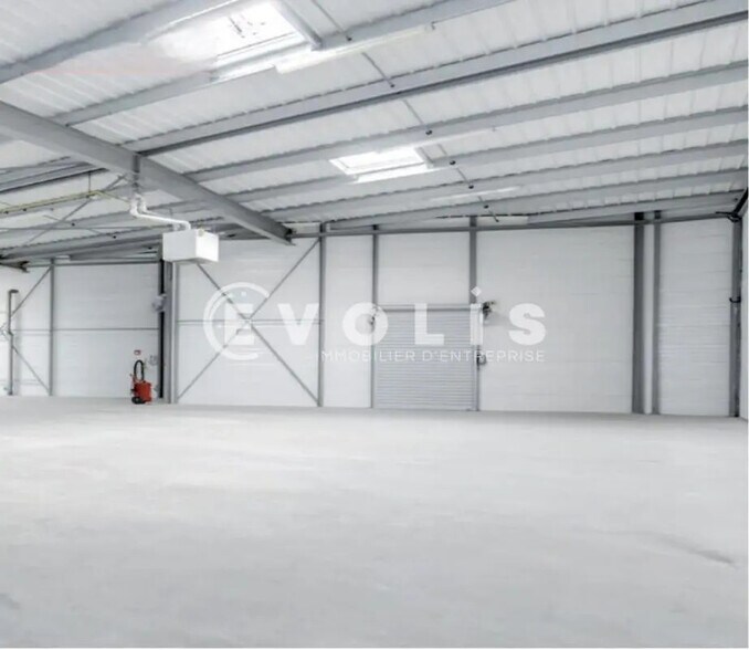 Local d'activités dans Piolenc à vendre - Photo de l’immeuble – Image 3 sur 8