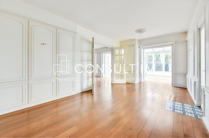 Boulevard Vital Bouhot, Neuilly-sur-Seine à vendre - Photo de l’immeuble – Image 3 sur 9