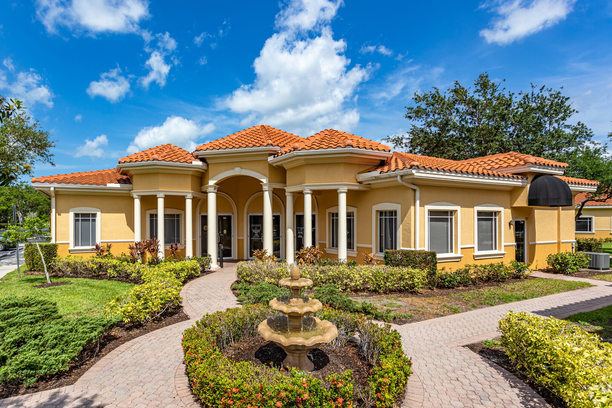 3372 Woods Edge Cir, Bonita Springs, FL à vendre Photo principale– Image 1 sur 7
