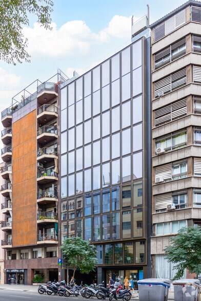 Carrer d'Aragó, 182, Barcelone, Barcelona à louer - Photo de l’immeuble – Image 3 sur 14